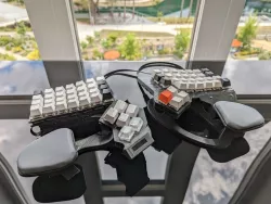 DerBard: Ergonomic split mechanical keyboard