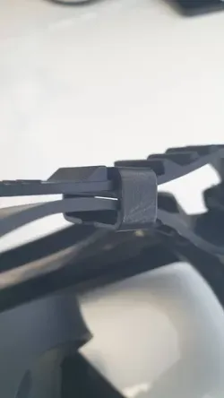Diving mask strap clip
