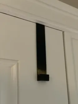 Wreath hanger