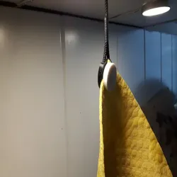 Magnetic cleaning cloth hanger
