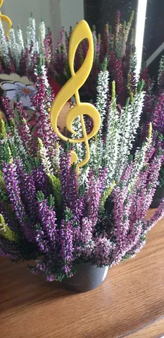 Treble clef topper