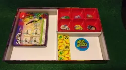 Mars Attacks: The Dice Game, Insert