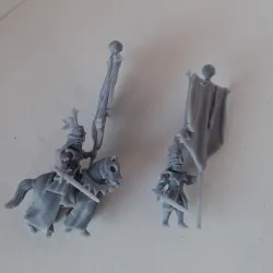 Battle Standard Bearer Miniature (32mm, modular)