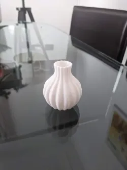 Simple small bulbous vase