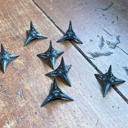 Caltrop D4 Die