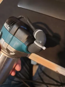 Makita RT0700C/ RT0701C cable angle
