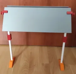 Modulárny stojan na lampu (Modular lamp stand).