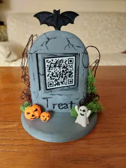 Trick or treat Wifi QR stand