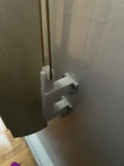 Curtain/Shade string tensioner