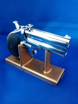 Derringer revolver display