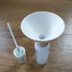 Small screw-on funnel