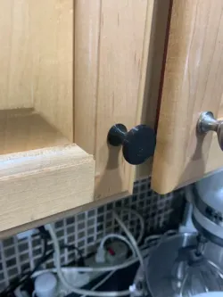 Cabinet door handle