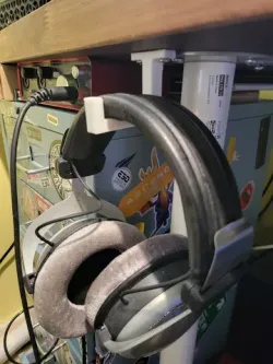 Headphone hook