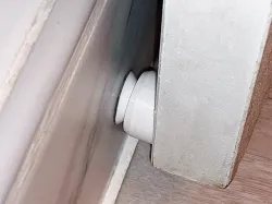 Magnetic, Low-Profile, Floating Head, Quiet Door Catch