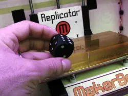 Dice with coloured dots (Dual Extrusion)