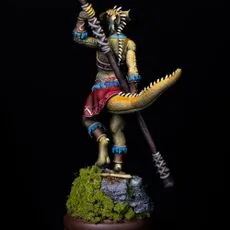 Lizardfolk female warrior V5 32mm pre-supported