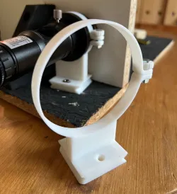Parametric clamp for lenses with Arca Swiss compatible base