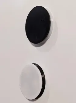 Simple dual state round magnet