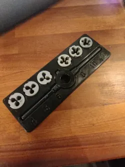 Thread cutting tool insert