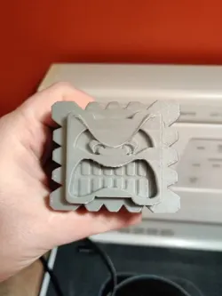 Thwomp Switch Cartridge Case up to 16 cartridges Nintendo Switch