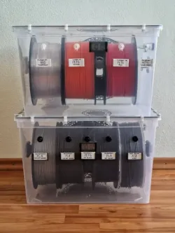 Efficient filament dry box with manual rewinding