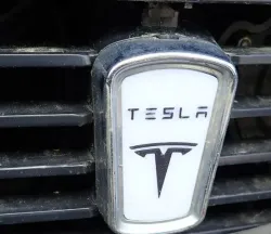 radiator badge lada vs tesla