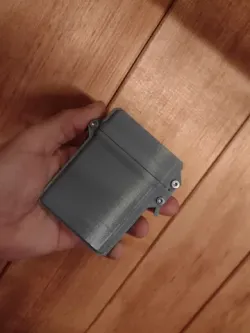 rugged box wallet with card - banknote separator