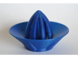 Screw bottle juicer