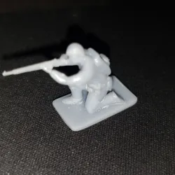 1/72 scale WWII U.S. soldier crouched. Free