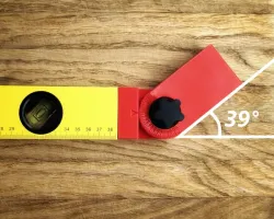 Level tool with protractor