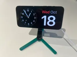 The Mini DoomScroller, a portable smartphone tripod (parametric)