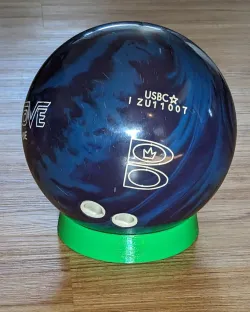 Bowling ball cup