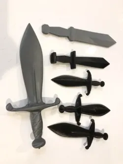 Fantasy short swords or daggers - low res to high res