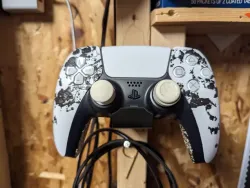 PS5 eXtremeRate Wall Mount