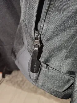 Zipper Pull Ixon