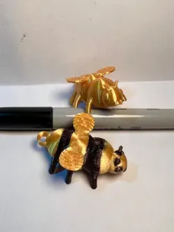 Bumblebee keyring