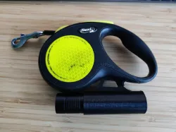 Flexi leash flashlight mount