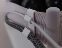 Quest 2 & Quest 3 Link & Headphone Cable Clip