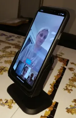 iPhone X magnetic desk stand with pivoting tilt