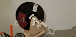Filament spool freewheel restrictor