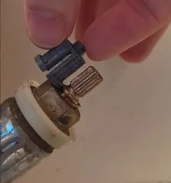 Kitchen sink faucet knob gear