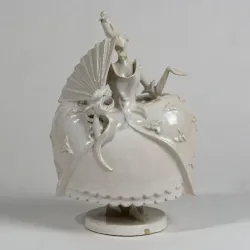 Statuette (figure of a woman)