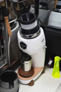 Niche Zero blower and single dose bean container 2 in 1