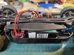 TT01 high batterystrap