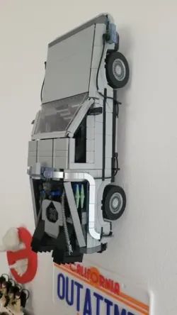 Lego DeLorean (2022) 21103 wall mount