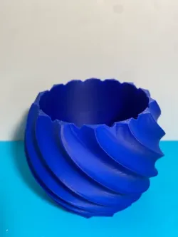 Twisted plant pot