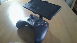 [OLD Version] 3D Printable Custom Xbox One Controller bracket phone mount