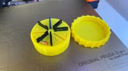 SD and micro-SD card storage / transportation box with a screw on lid