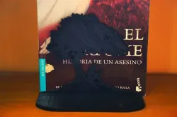 Bookend Amazon Kindle Tree