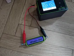 Cradle/holder for 18650 battery cell